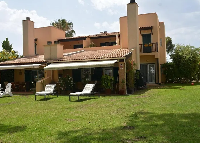 Vilamoura Family-garden Villa *